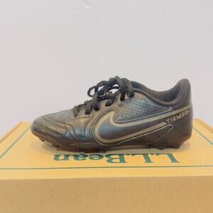 Nike Tiempo Legend 9 Club FG Soccer Cleats Youth Size 1 Grass Football Shoes